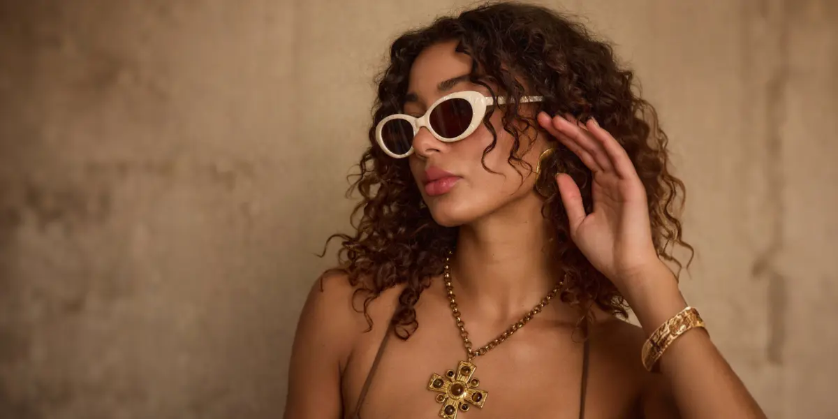 Woman wearing elklook designer glasses