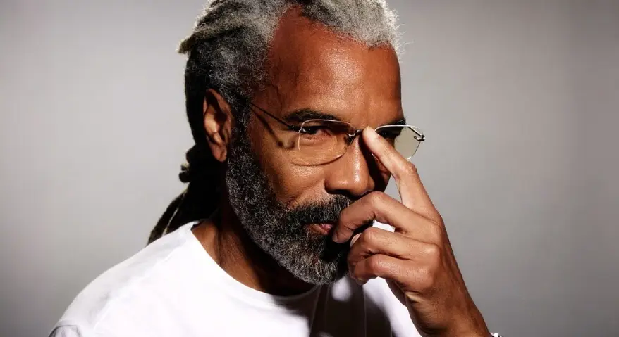 The pros and cons of rimless glasses