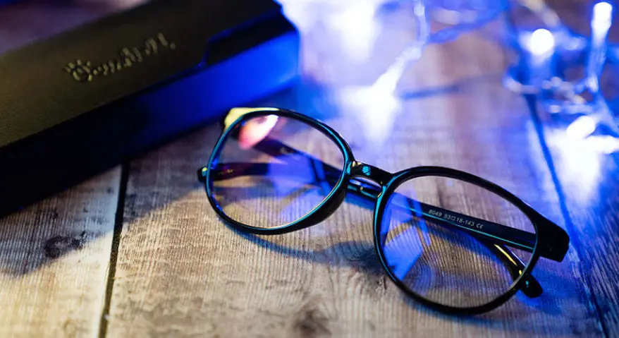 What is blue light blocking glasses