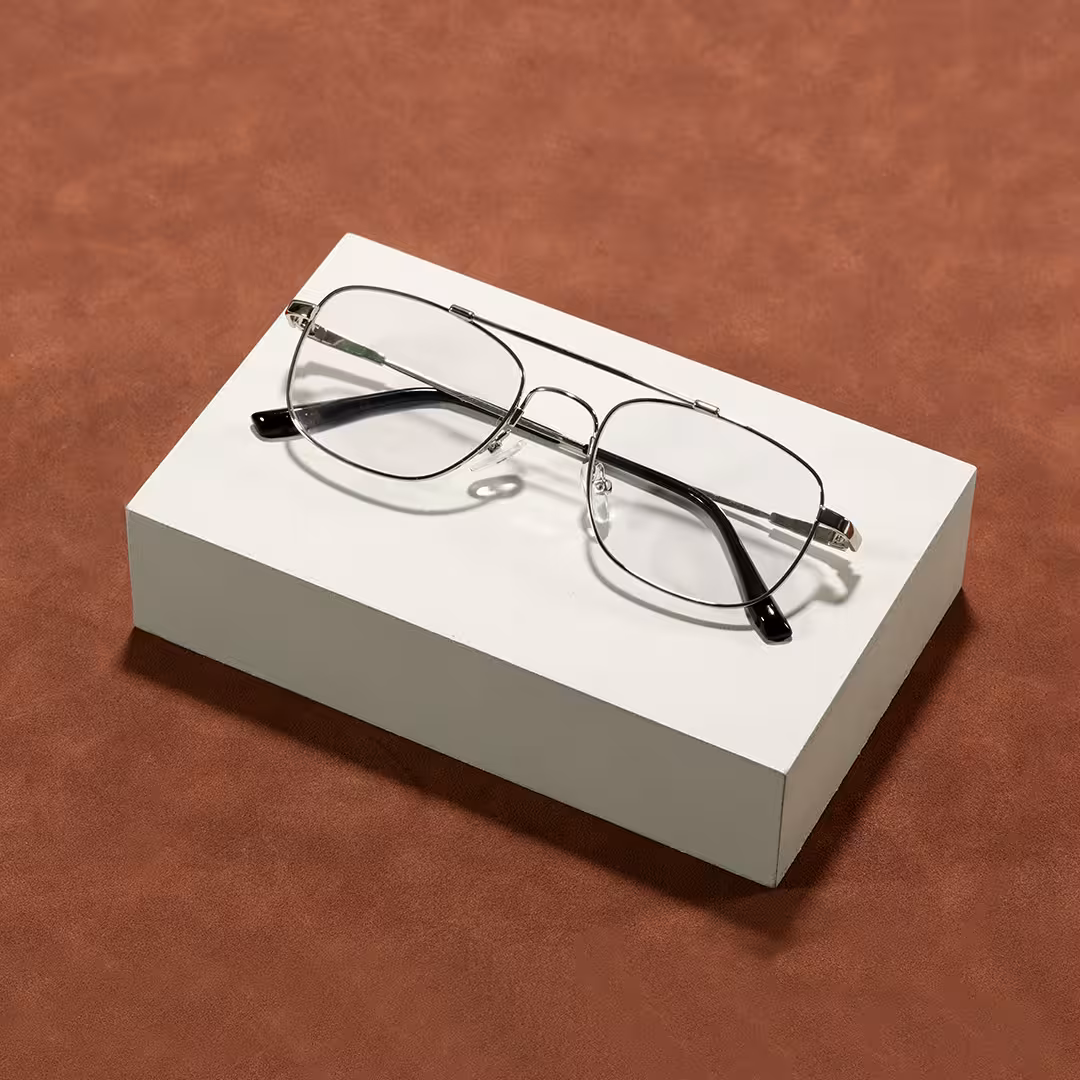 Scene view of Marenx aviator metal eyeglasses AM0202605 in sliver