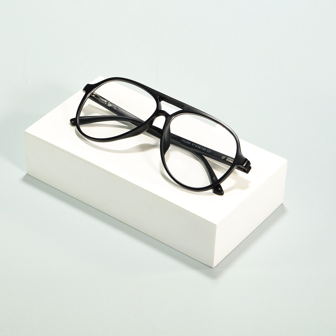 Front folded view of Rift aviator tr90 magnetic clip-on eyeglasses set with interchangeable clip-on lenses AR0122601 in black