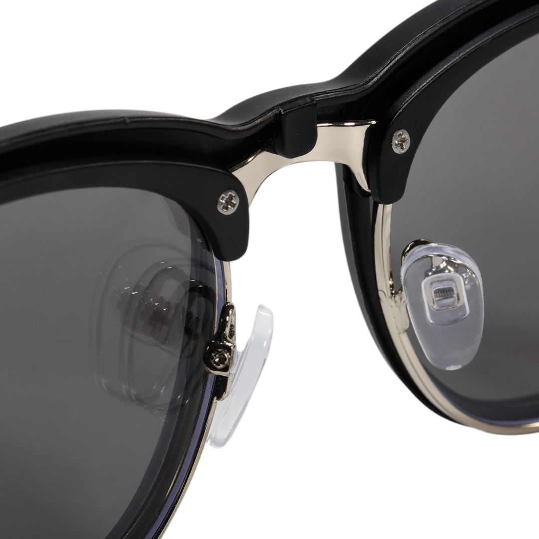 Adjustable nose pad detail of Nova browline tr90 magnetic clip-on eyeglasses set with interchangeable toppers BR0102601 in black