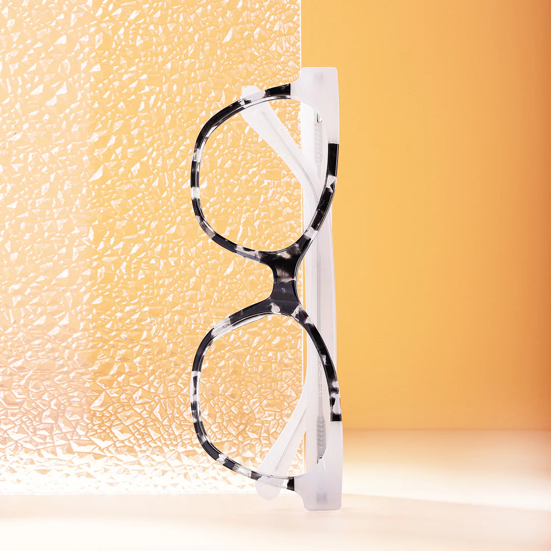 Scene view of Qi cat eye acetate eyeglasses CA0232306 in two-tone