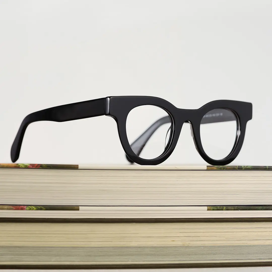 Scene close-up view of Gali round acetate eyeglasses CA0532302 in black