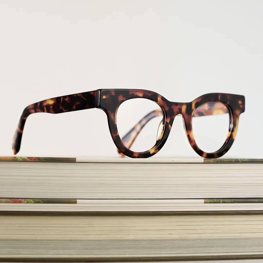 Scene view of Gali round acetate eyeglasses CA0532302 in tortoise