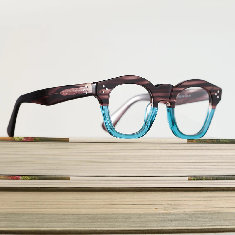 Scene view of Wonda vintage cat eye acetate eyeglasses CA0542302 in blue tortoise