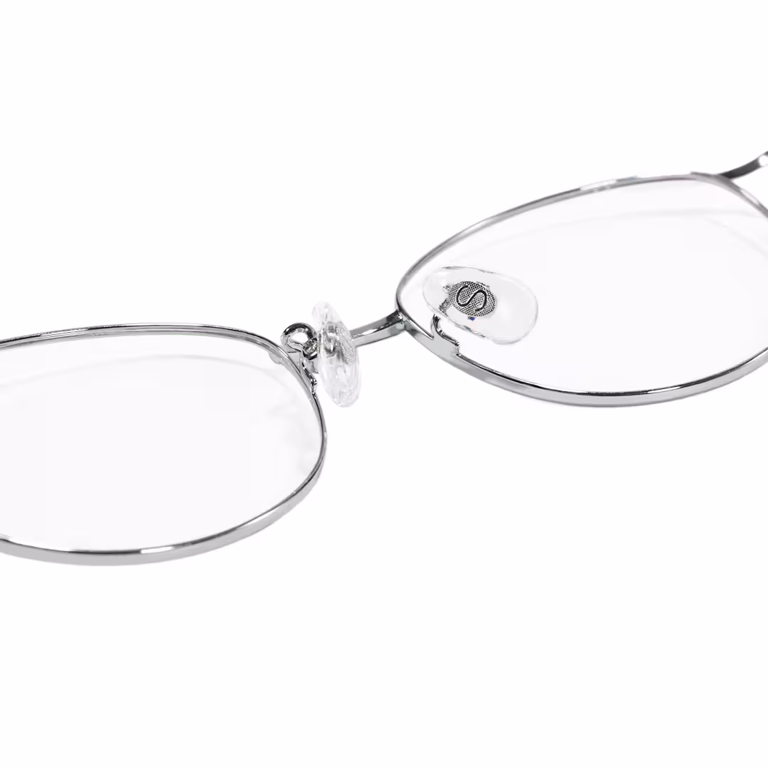 Adjustable nose pad detail of Vivia fashion cat eye metal eyeglasses CM0282605 in silver