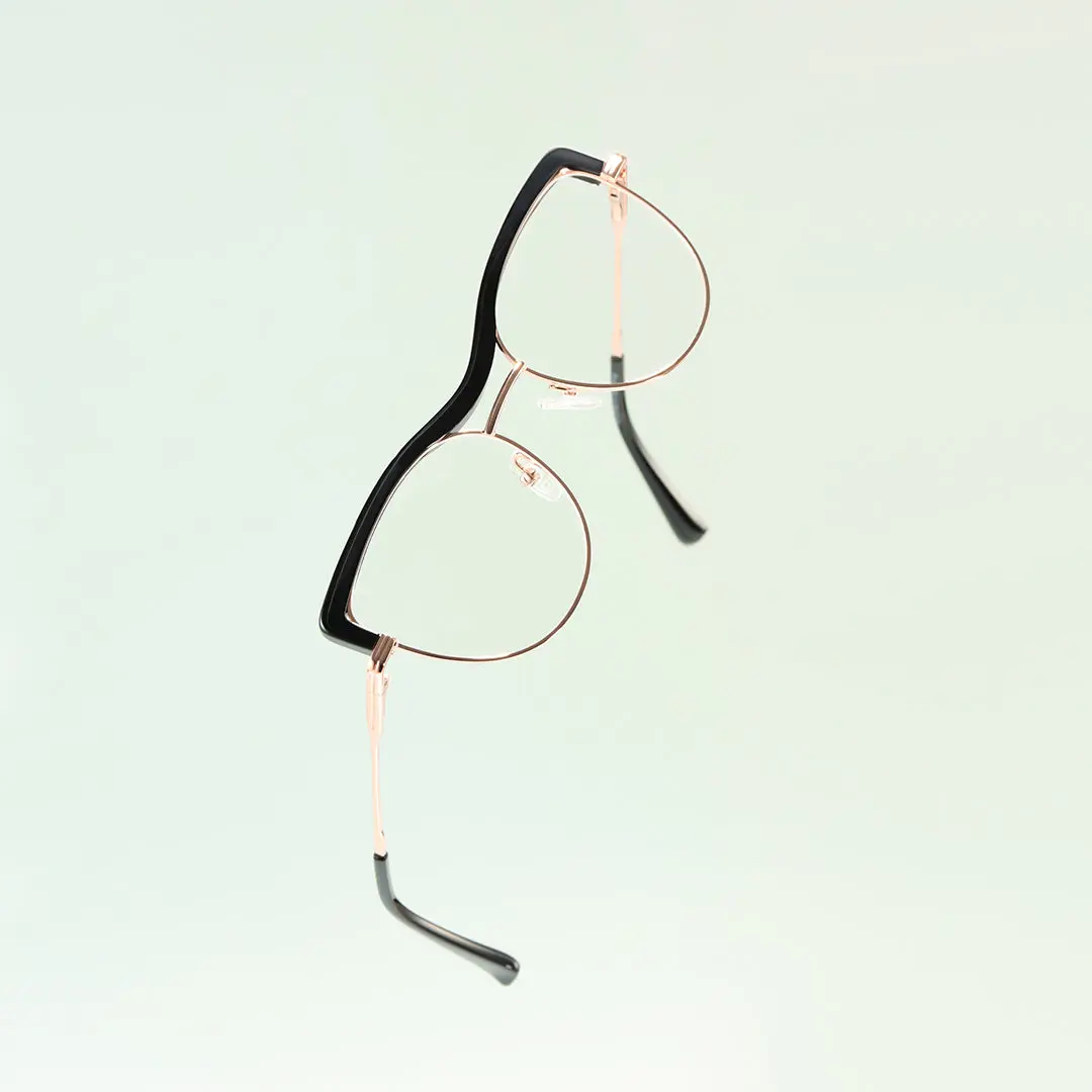Scene close-up view of Amaya vintage cat eye metal eyeglasses CM0402503 in black