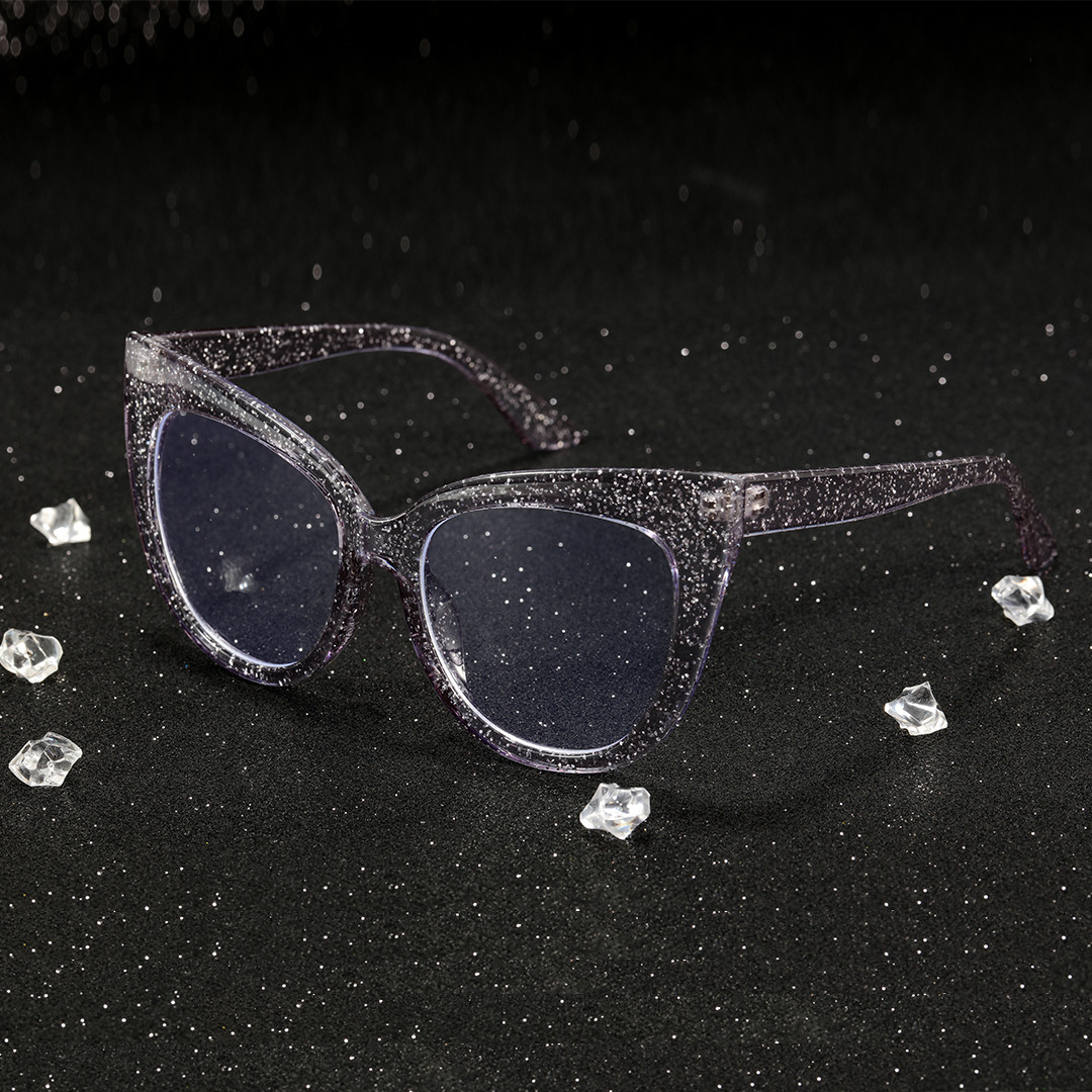 Scene close-up view of Cloto cat eye pc eyeglasses CP0122306 in clear