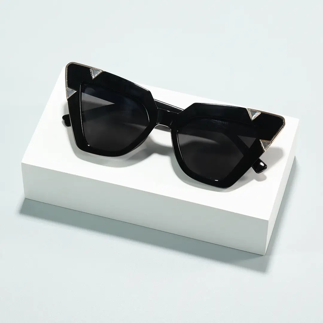Scene view of Nalani cat eye pc sunglasses CP0222604 in black
