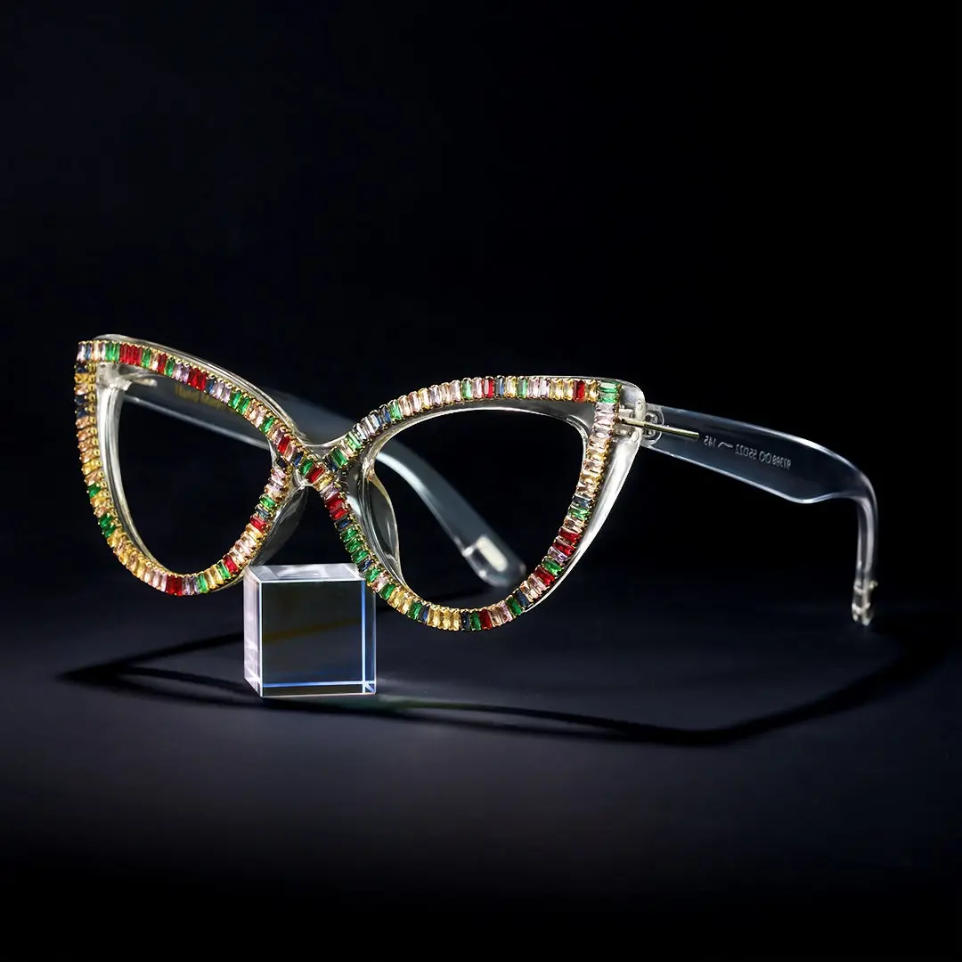 Scene close-up view of Dandelion cat eye pc eyeglasses CP0322412 in multicolor