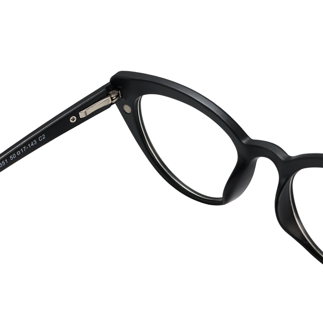 Spring hinge detail of Livia cat eye tr90 magnetic clip-on eyeglasses set with interchangeable clip-on lenses CR0032512 in black