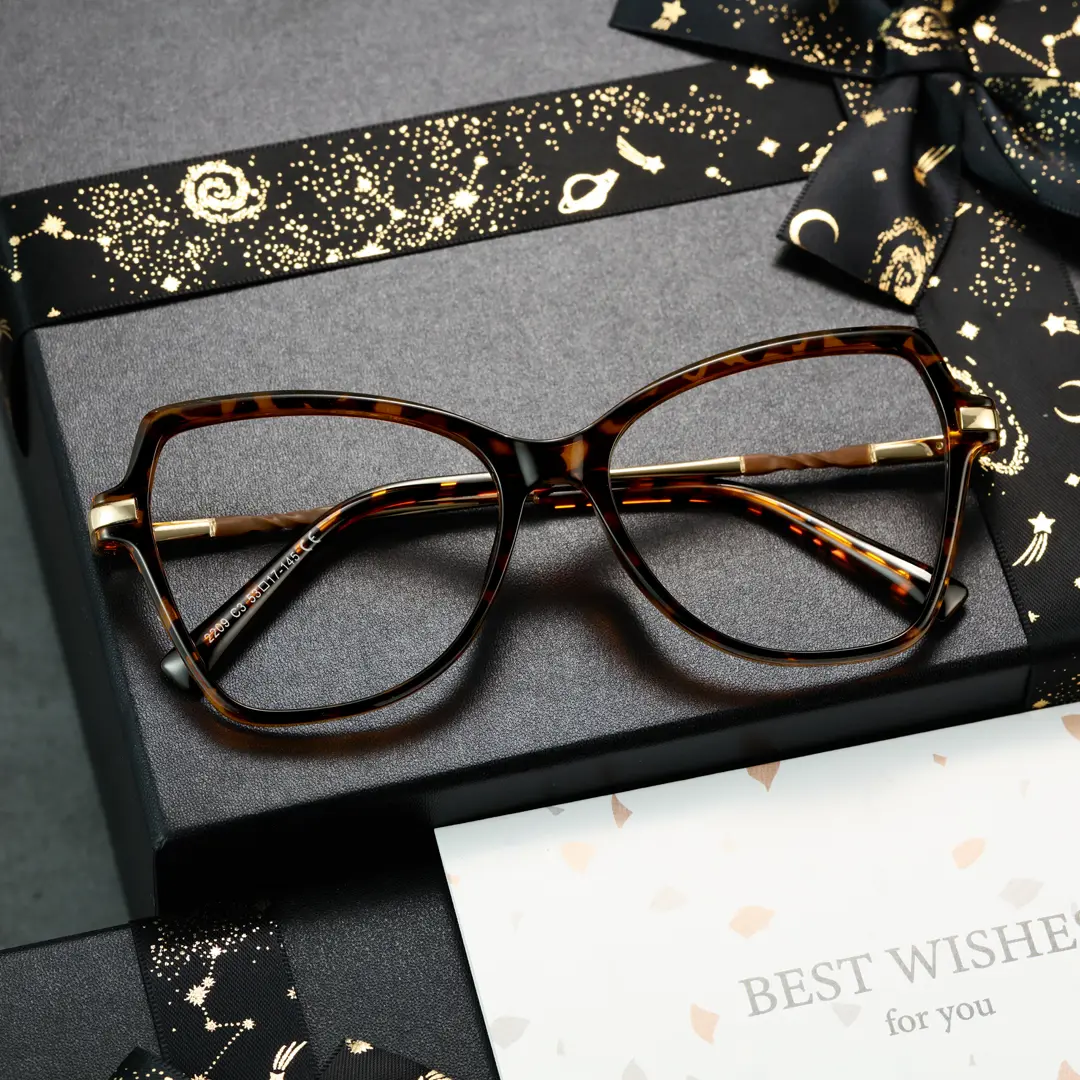 Scene view of Qcody cat eye tr90 eyeglasses CR0052411 in tortoise