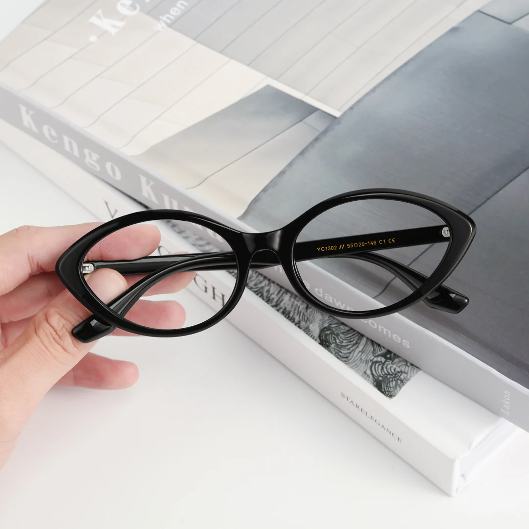 Scene view of Vaper cat eye tr90 eyeglasses CR0062409 in black
