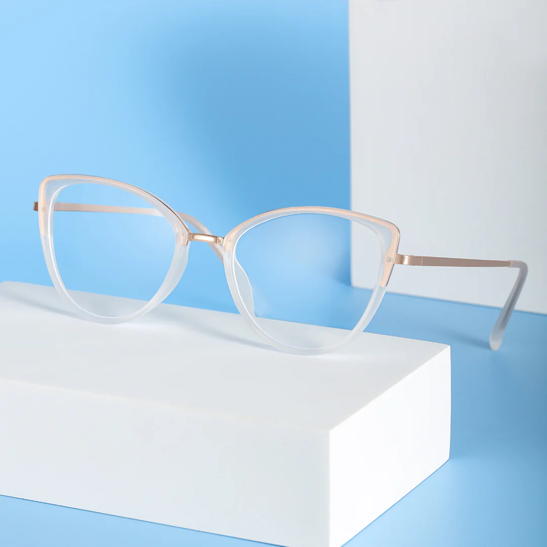 Scene view of Hayes cat eye tr90 eyeglasses CR0122402 in gold