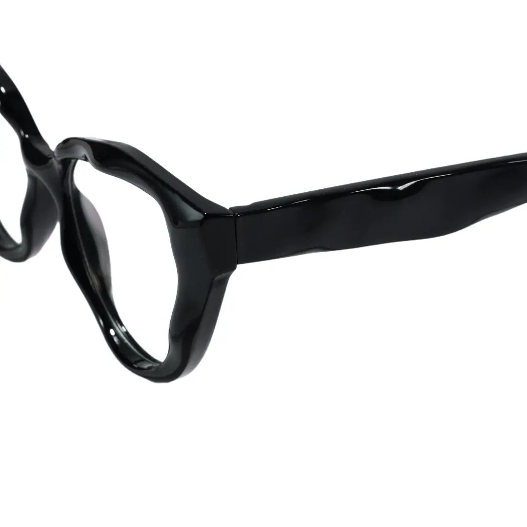 Temple detail of Veyra cat eye tr90 eyeglasses CR0192604 in black