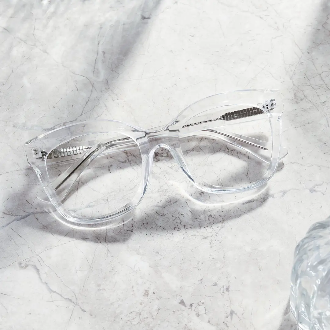 Scene view of bend cat eye tr90 eyeglasses CR0532505 in clear