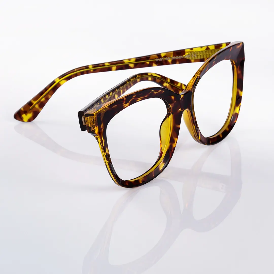 Scene close up view of bend cat eye tr90 eyeglasses CR0532505 in tortoise