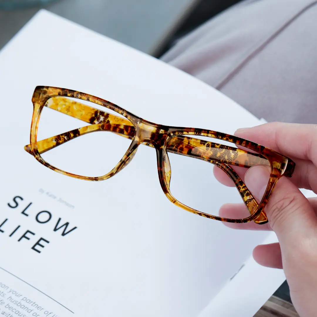 Scene view of Klaus rectangle pc eyeglasses EP0032410 in yellow tortoise