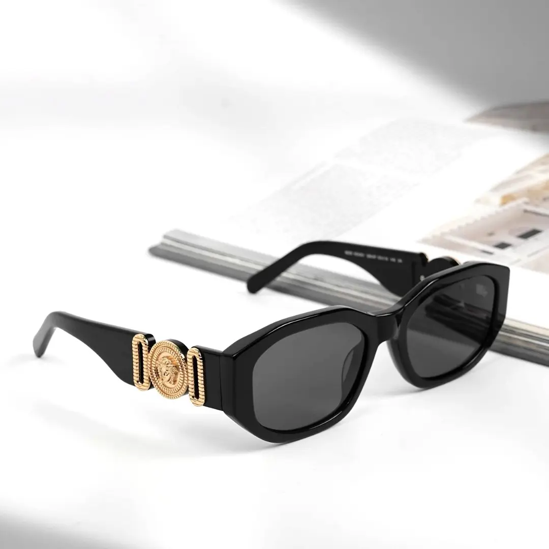 Scene view of Cress y2k rectangle pc eyeglasses EP0402512 in black