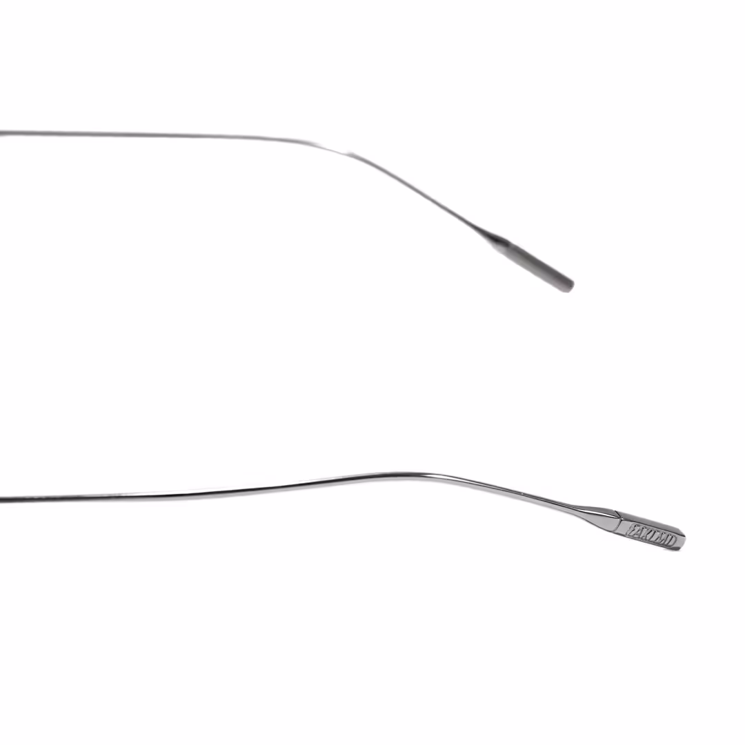 Temple detail of Valeo rectangle titanium eyeglasses ET0022605 in silver