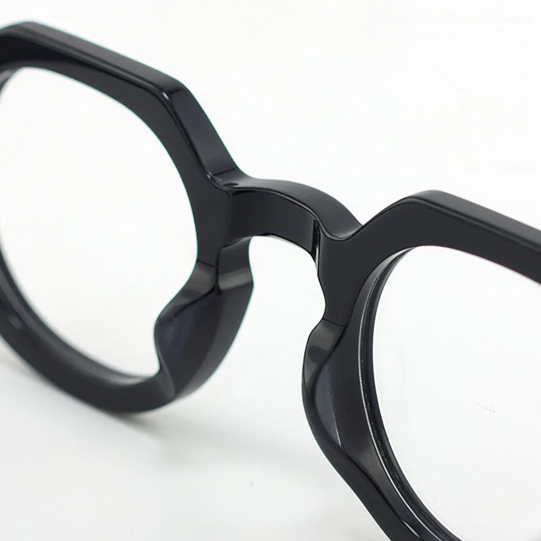 Integrated nose pad detail of Edana vintage geometric acetate eyeglasses GA0032301 in black