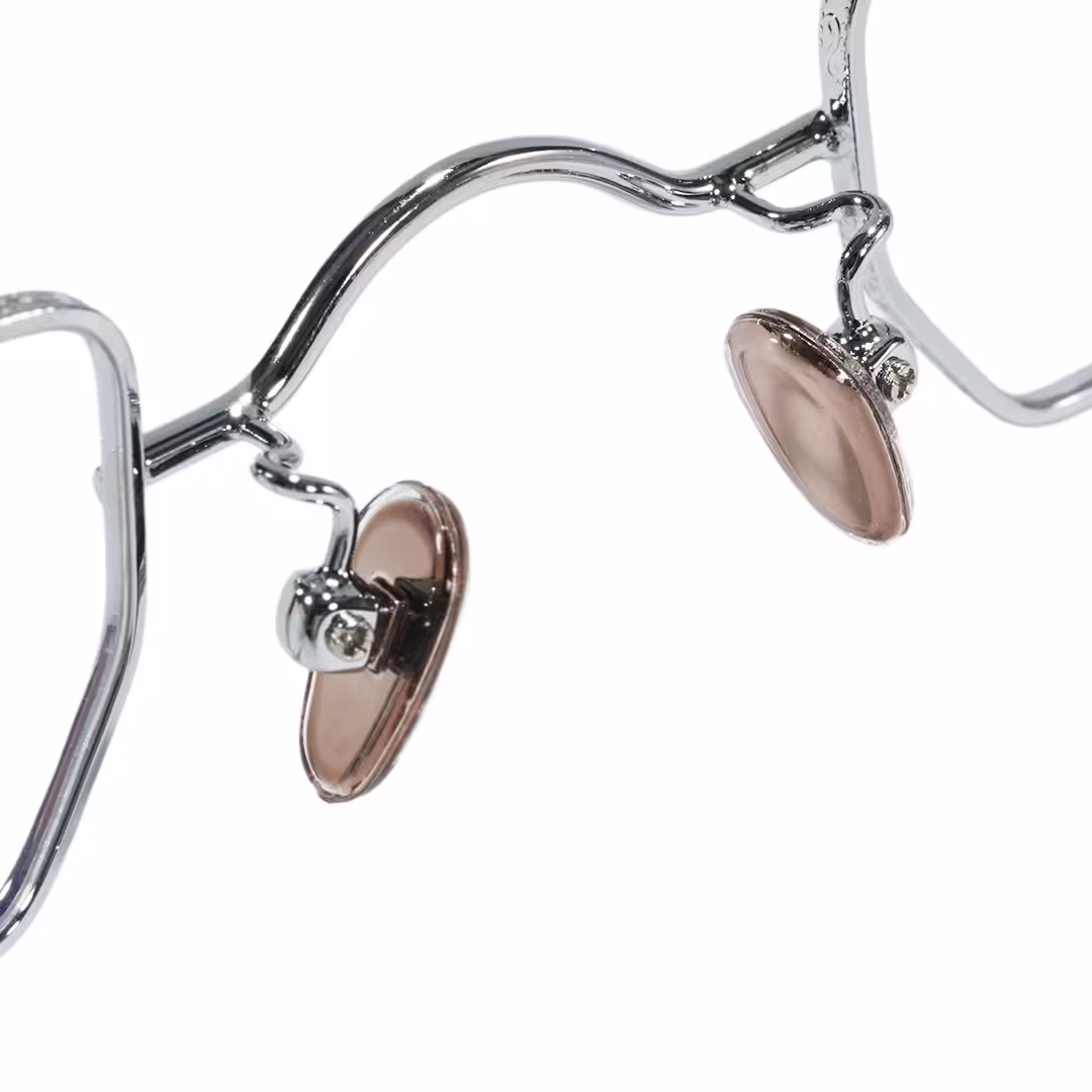 Adjustable nose pad detail of Kyn vintage geometric metal eyeglasses GM0182605 in silver
