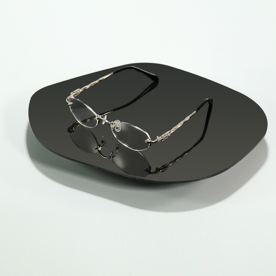 Scene view of Mayes geometric metal eyeglasses GM0192601 in silver