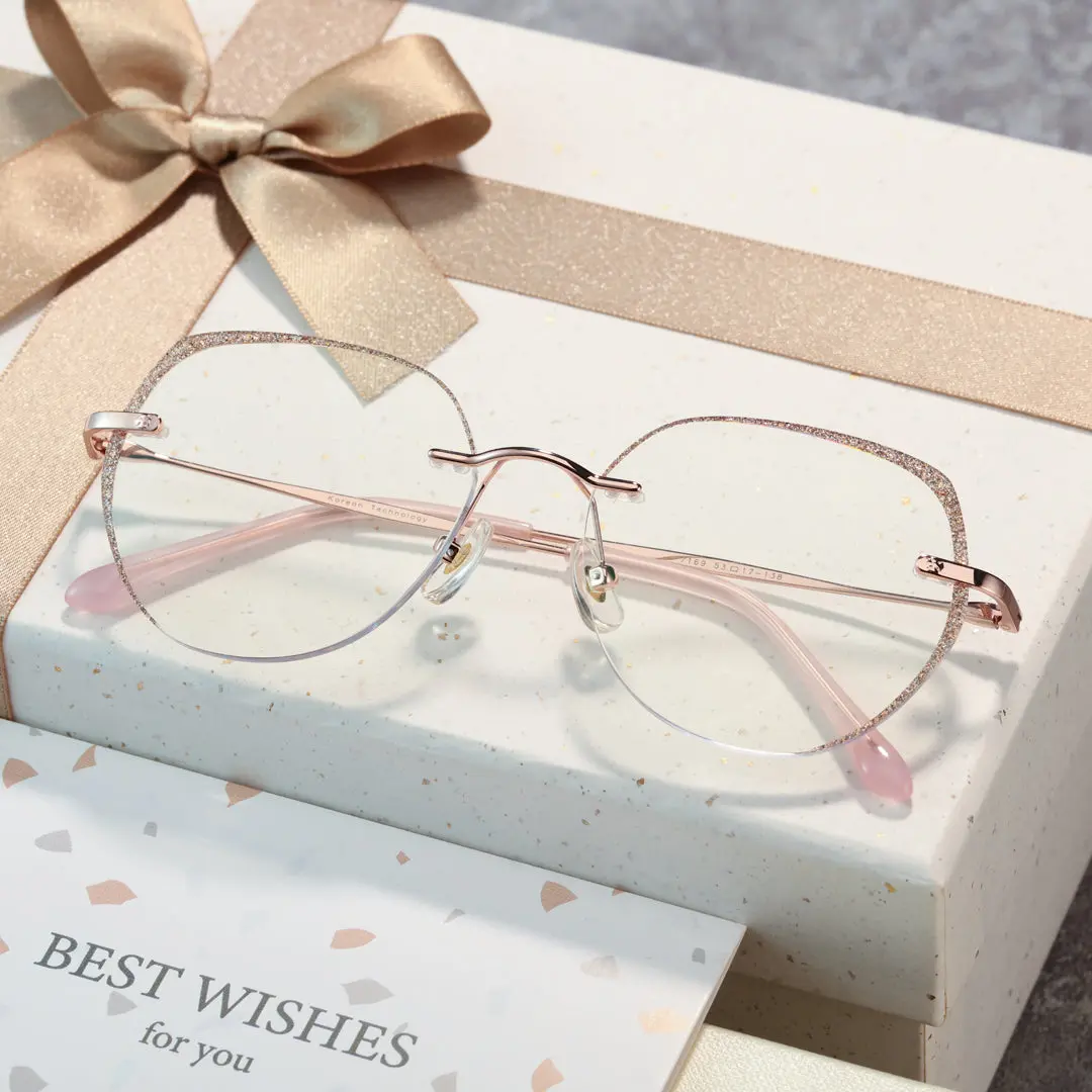 Scene view of Haria geometric metal eyeglasses GM0502410 in gold
