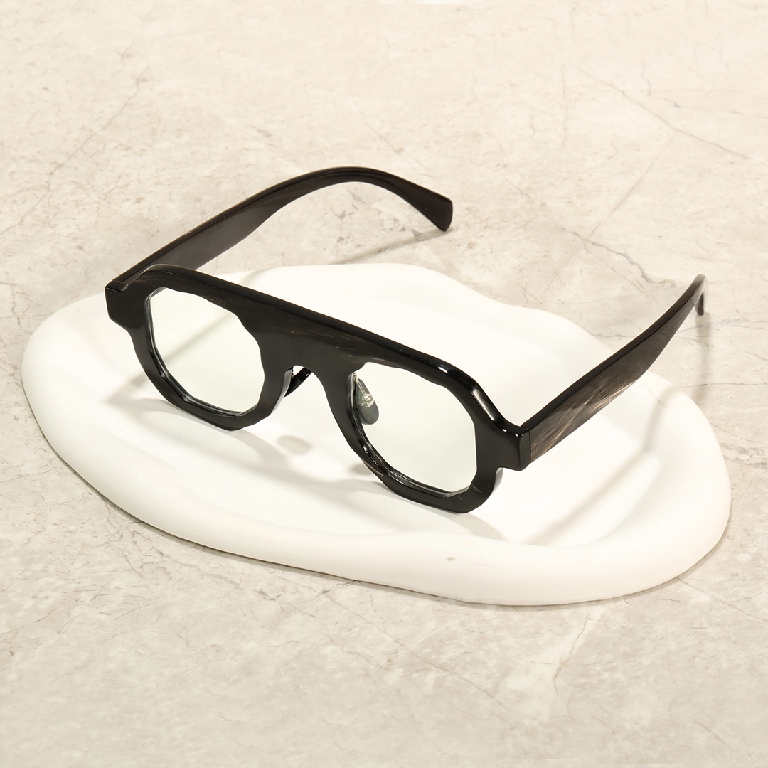 Scene view of Flint geometric natural ox horn handcrafted eyeglasses GO0242511 in black