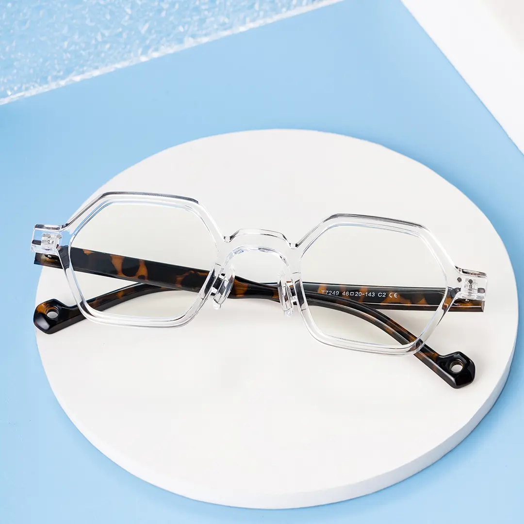 Scene view of Milio vintage geometric tr90 eyeglasses GR0232302 in clear