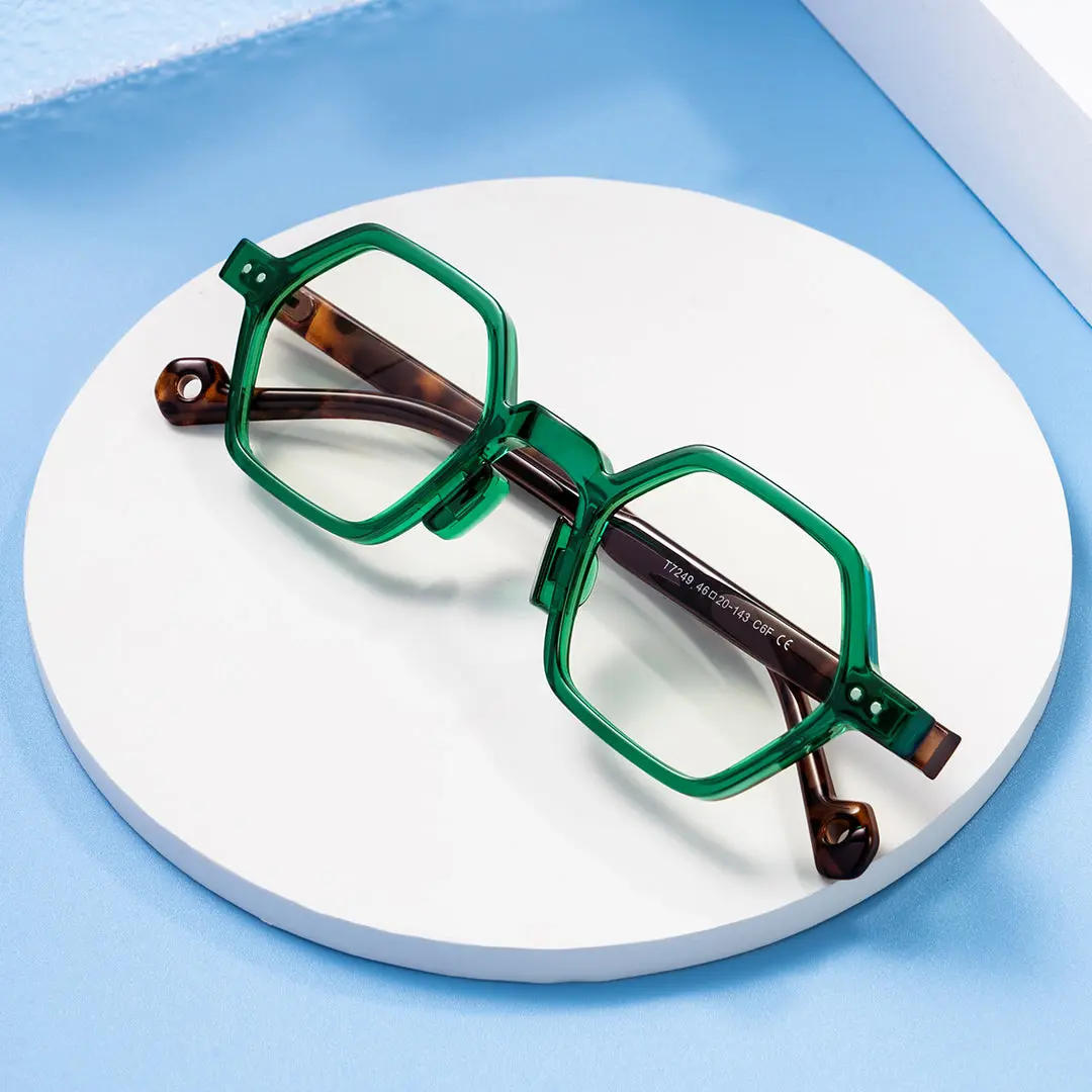 Scene view of Milio vintage geometric tr90 eyeglasses GR0232302 in green