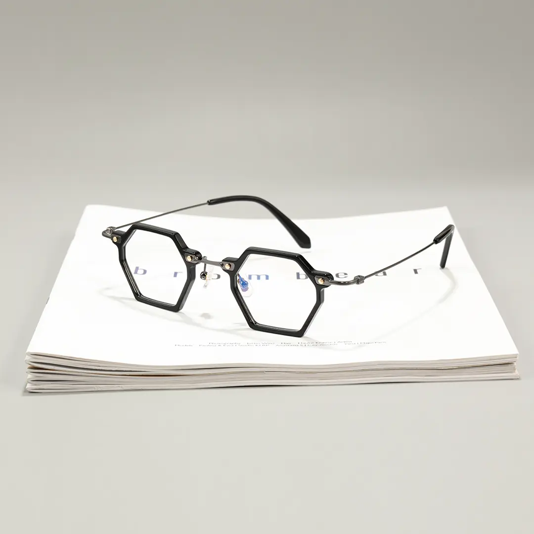 Scene view of Lucky geometric titanium eyeglasses GT0032306 in black