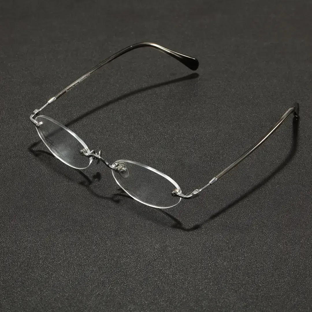 Scene close-up view of Seraph vintage oval acetate eyeglasses OA0012604 in grey
