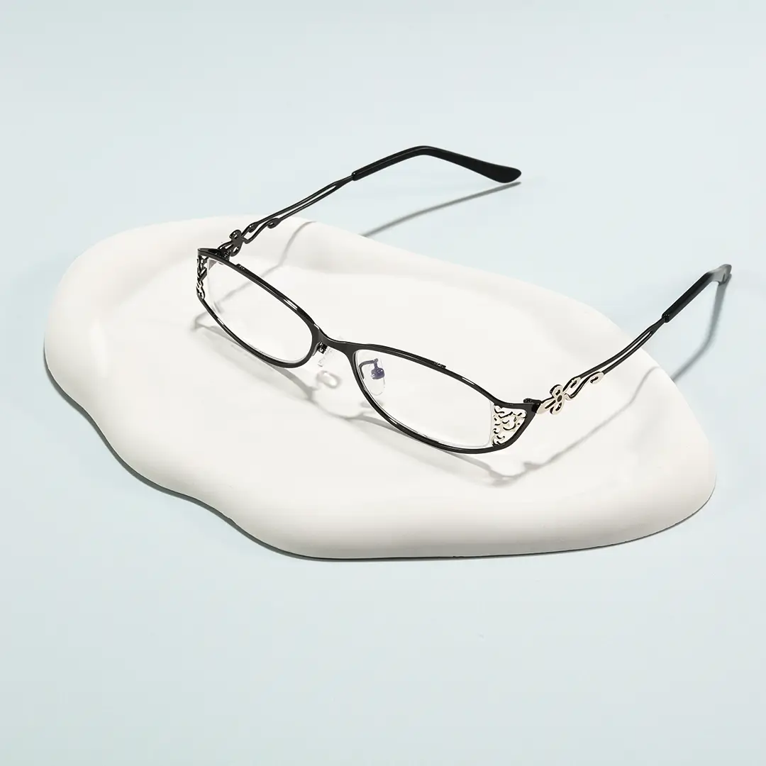 Scene view of Marenna y2k oval metal eyeglasses OM0162604 in black