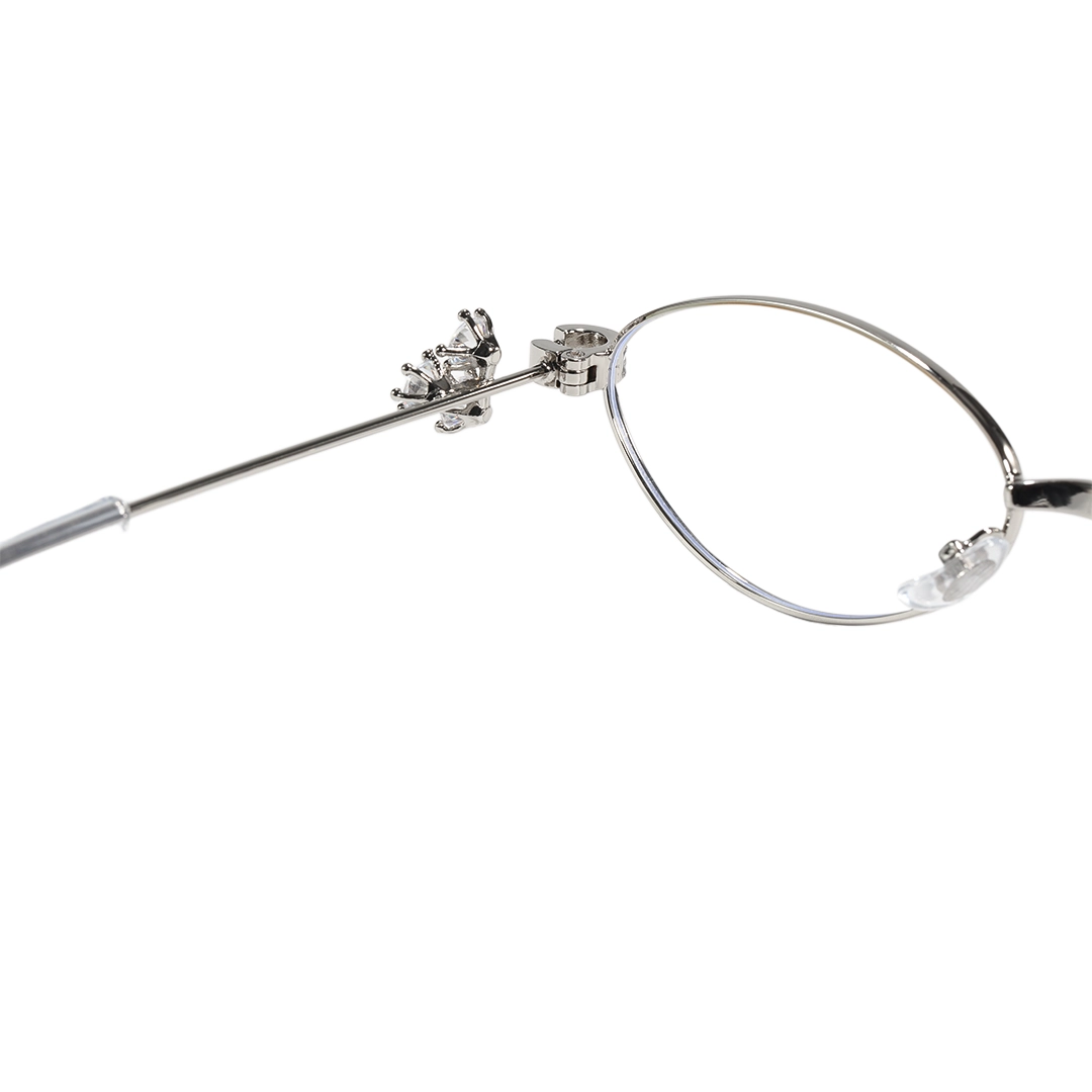 Hinge detail of Arla y2k oval tr90 eyeglasses OM0252601 in silver
