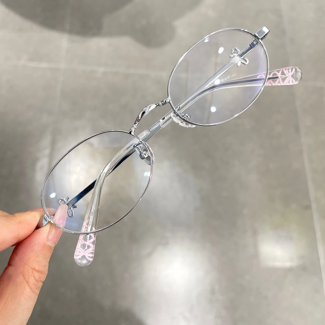Scene view of Pipa oval metal eyeglasses OM0352512 in silver