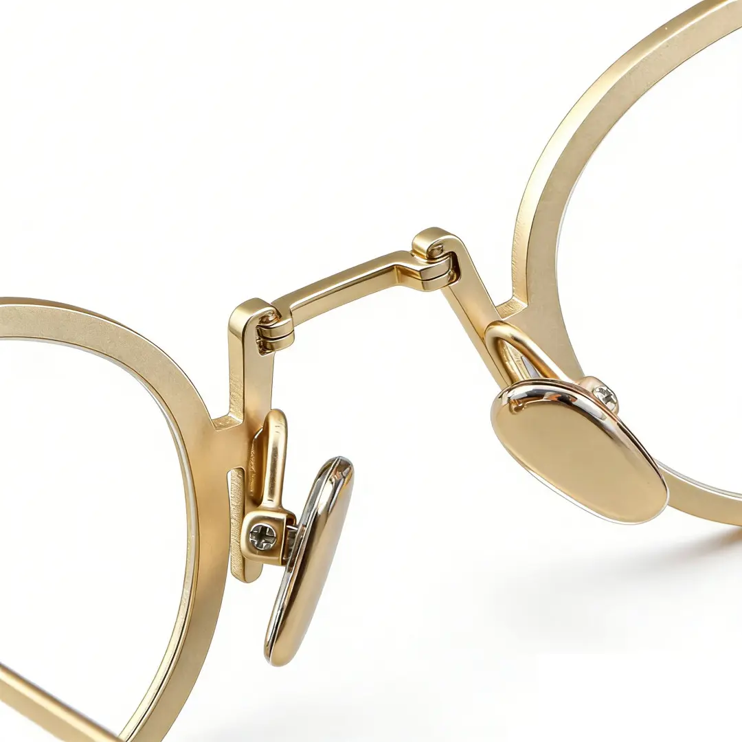 Adjustable nose pad detail of Tonny oval metal eyeglasses OM0592302 in gold