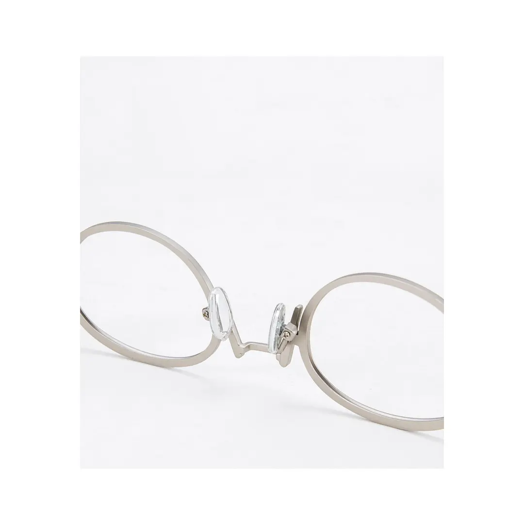 Adjustable nose pad detail of Tonny oval metal eyeglasses OM0592302 in silver