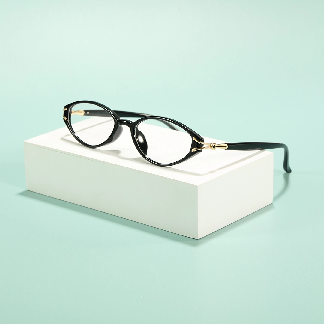 Scene view of Alexa office siren oval tr90 eyeglasses OR0152601 in black