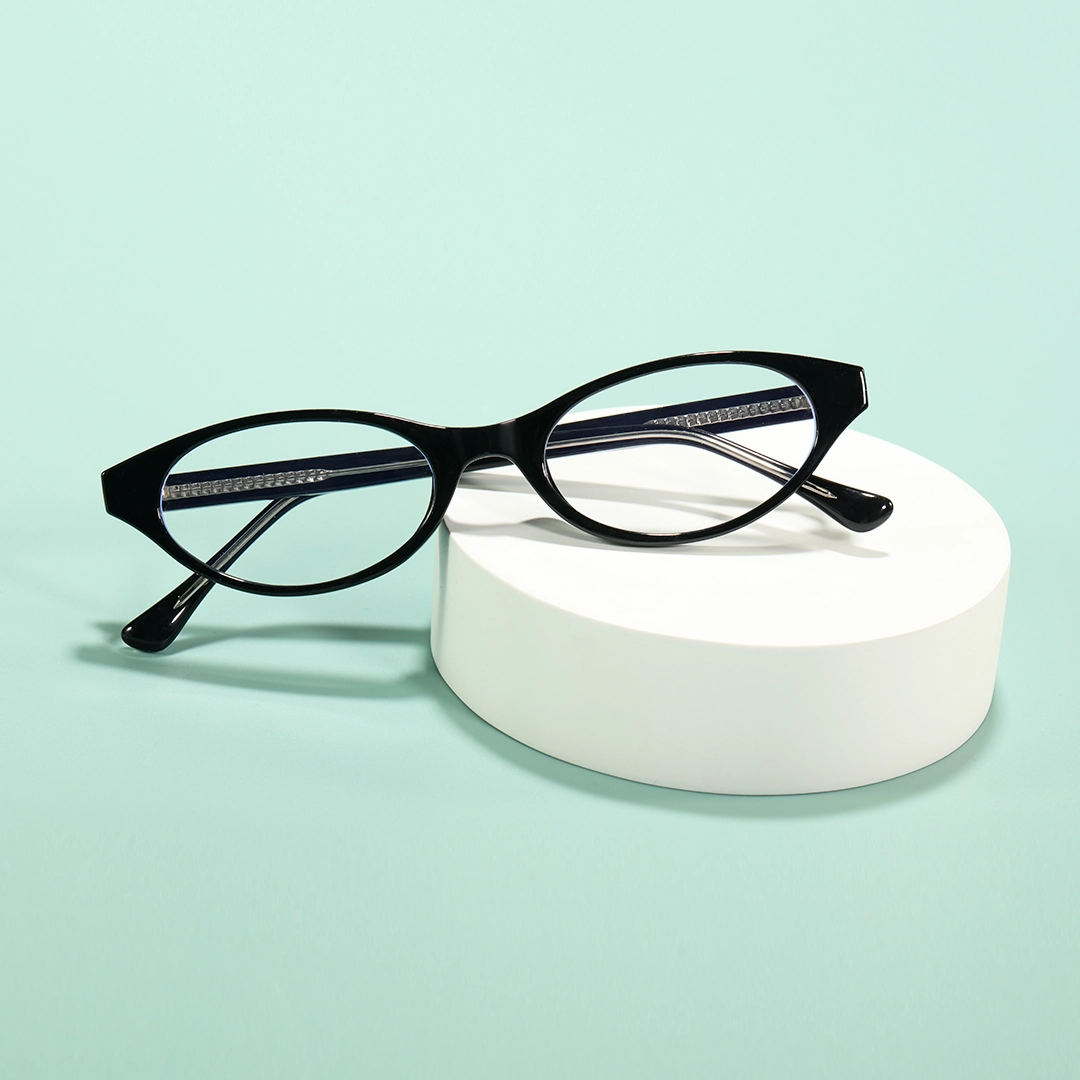 Scene view of Reed y2k oval tr90 eyeglasses OR0272512 in black
