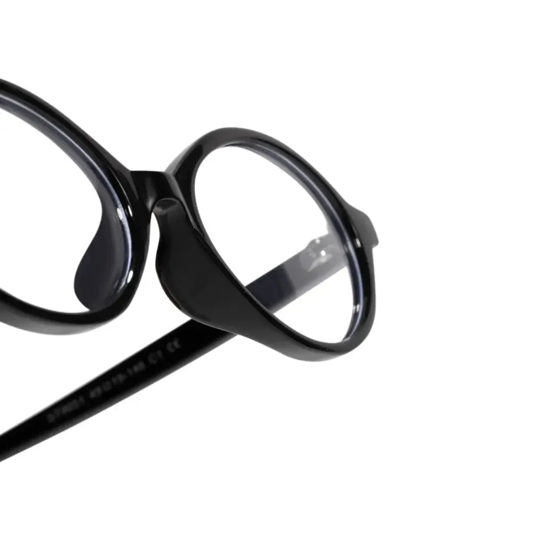 Integrated nose pad detail of Isral y2k nerd oval tr90 eyeglasses OR0312402 in black