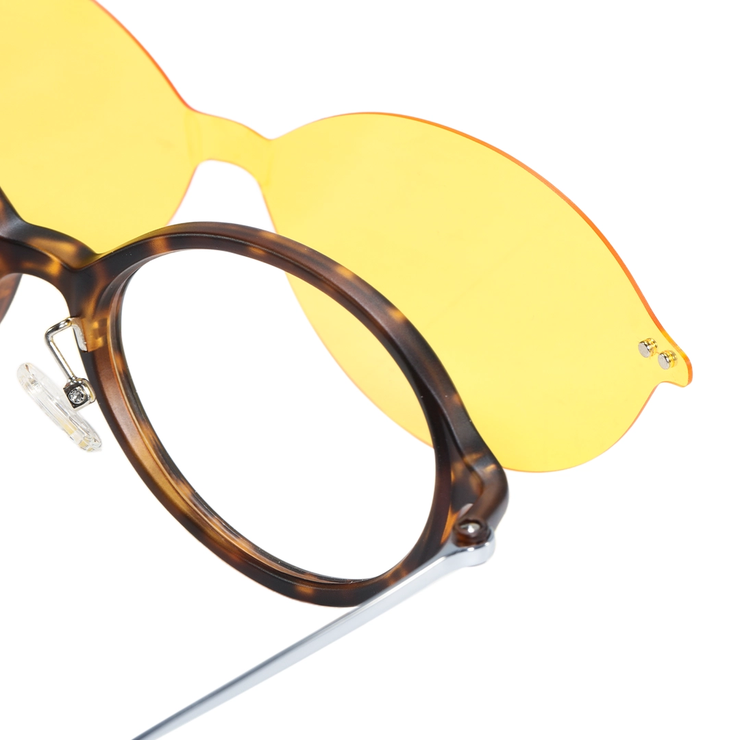 Structure detail of Perrin oval tr90 magnetic clip-on eyeglasses set with interchangeable clip-on lenses in tortoise. SPU: OR0372601