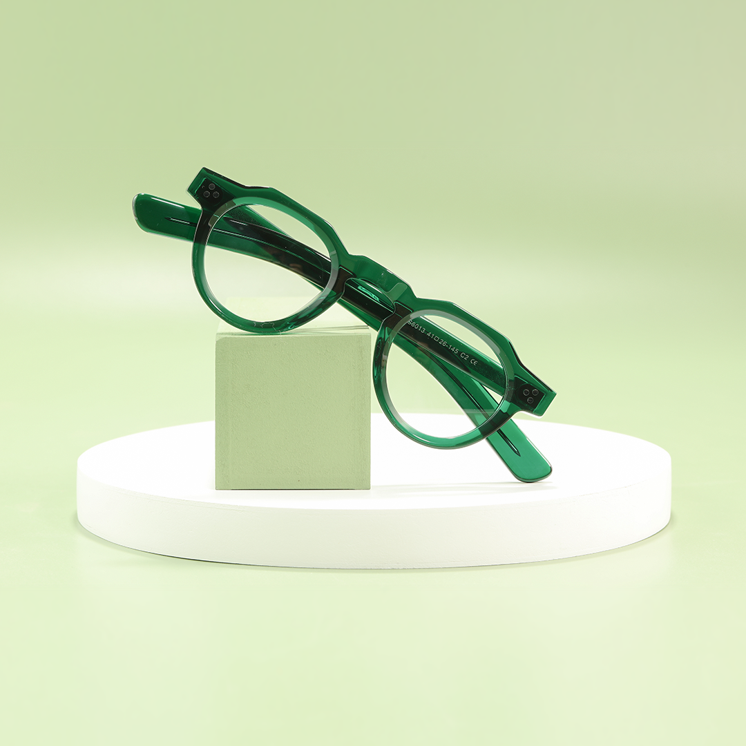 Scene view of Send vintage round acetate eyeglasses RA0012412 in green