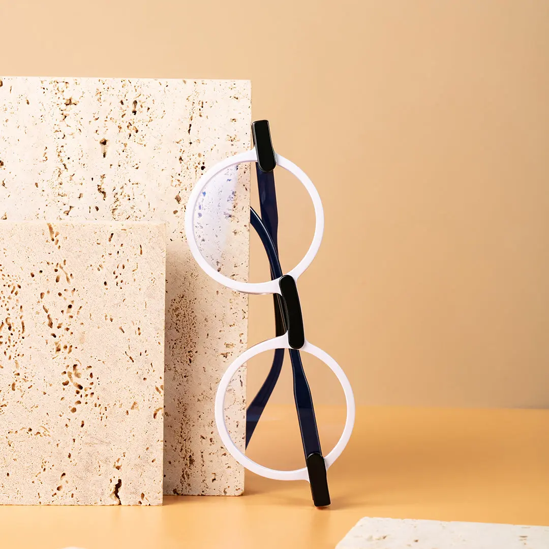 Scene view of Sina round acetate eyeglasses RA0052305 in black