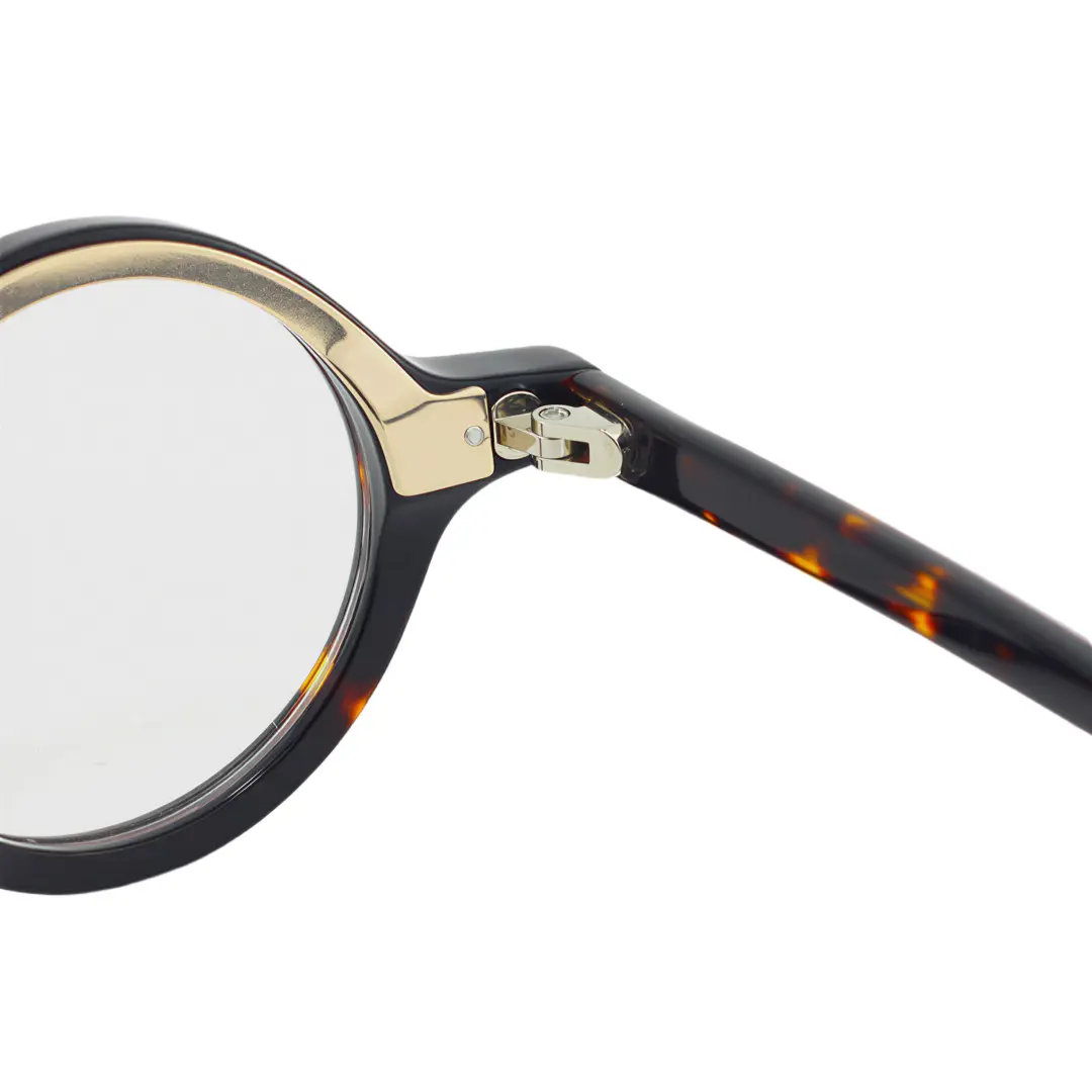 End piece detail of Tartan round acetate eyeglasses RA0182302 in tortoise