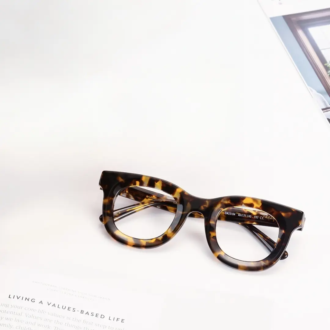 Scene view of Jax round acetate eyeglasses RA0182406 in tortoise