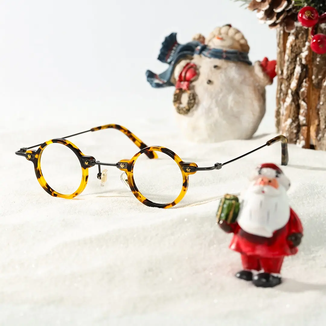 Scene view of Reliable steampunk round acetate eyeglasses RA0282411 in yellow tortoise