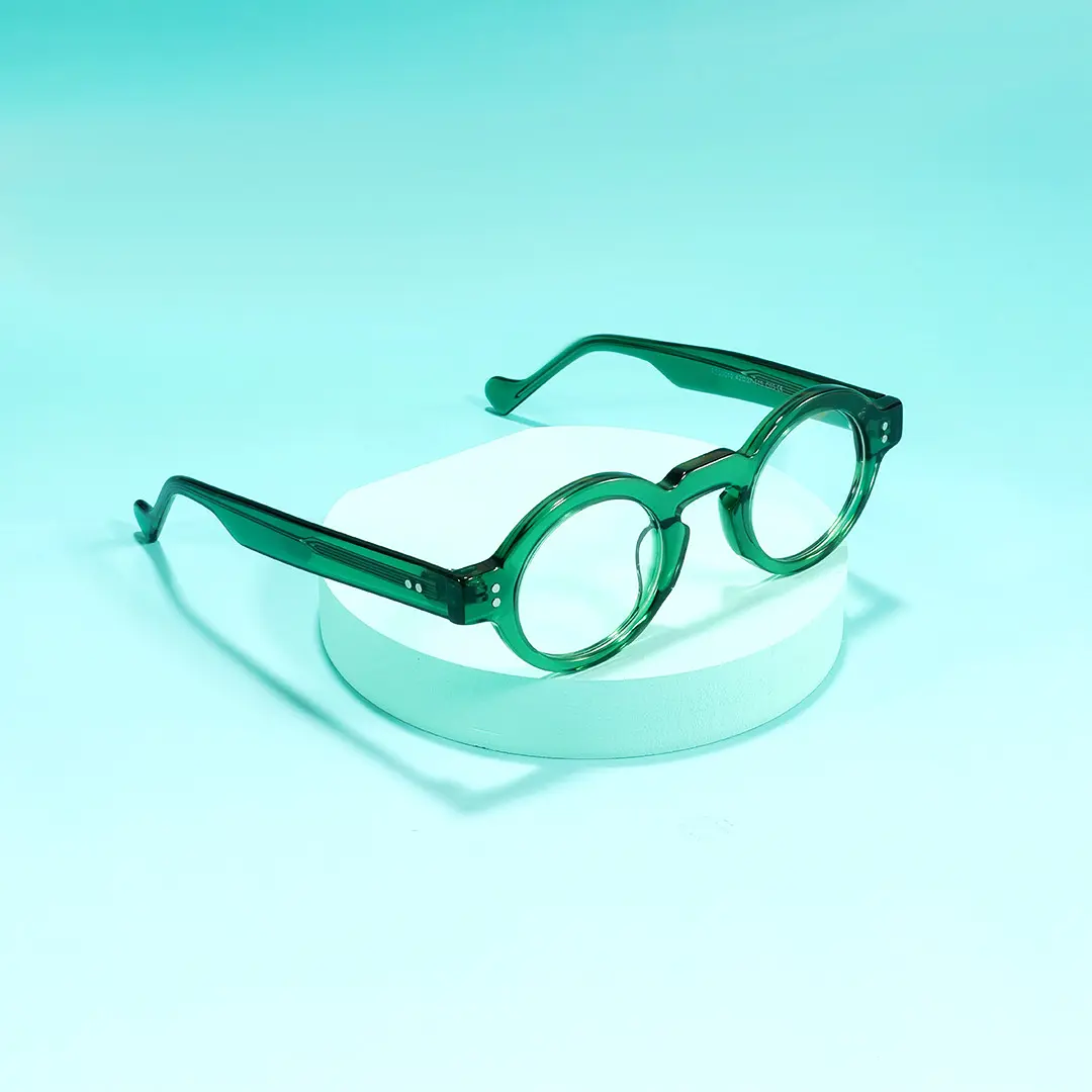 Scene view of Efia vintage round acetate eyeglasses RA0302504 in green