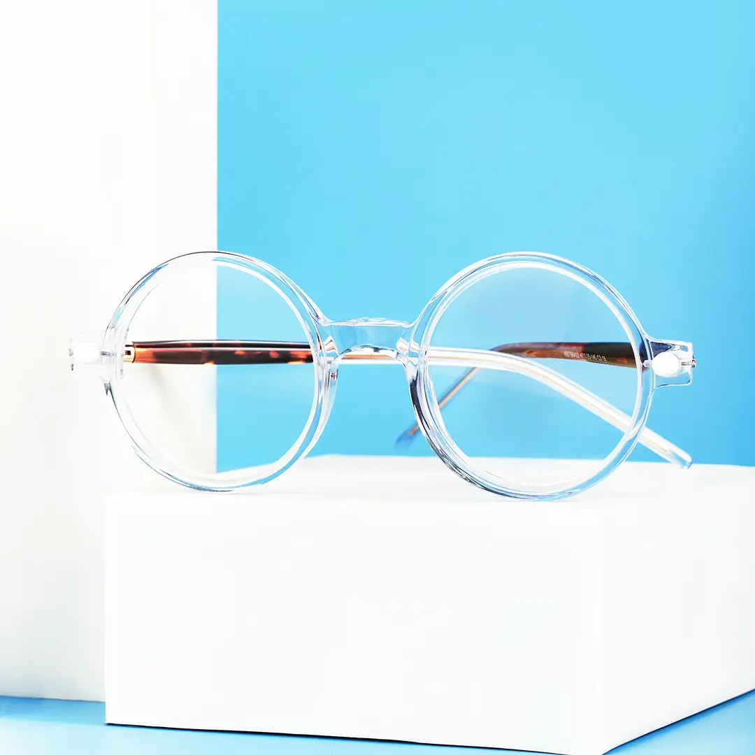 Scene view of Gaia round acetate eyeglasses RA0312504 in clear